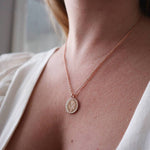 Collier avec médaillon Rose